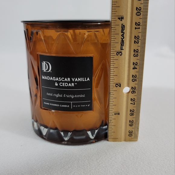 Darsee & David's Madagascar Vanilla & Cedar 1-Wick Glass Jar Candle - Picture 8 of 10